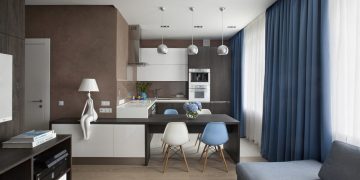 Kék, barna árnyalatok, sötét fa felületek egy 60m2-es kétszobás lakásban - tágas, kényelmes térszervezés