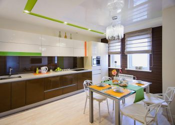 Csokoládé és gyümölcsök - egy élénk színekkel dekorált, modern, 62m2-es lakás