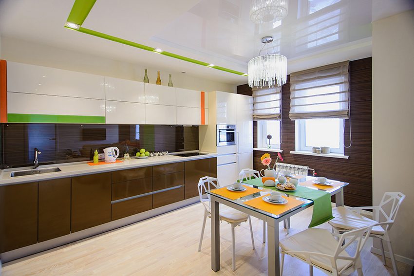 Csokoládé és gyümölcsök - egy élénk színekkel dekorált, modern, 62m2-es lakás