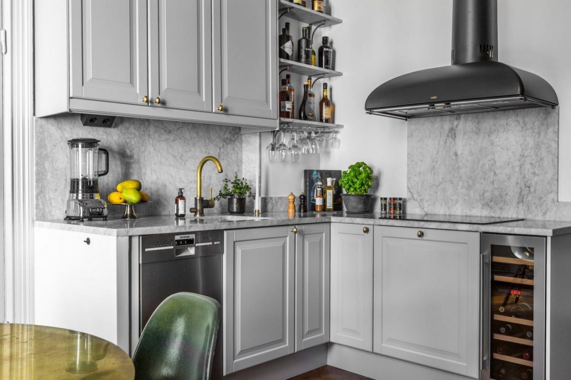 Semleges háttér rengeteg színes képpel, növényekkel, virágokkal, kiegészítőkkel életre keltve - 69m2-es lakás