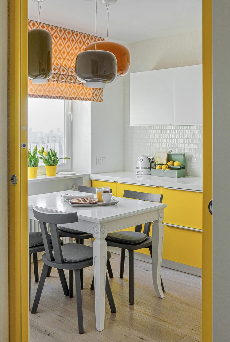 Tavaszi, napfényes hangulat élénksárga kiegészítőkkel, konyhával - 73m2-es lakás kellemes színekkel Tavaszi, napfényes hangulat élénksárga kiegészítőkkel, konyhával - 73m2-es lakás kellemes színekkel