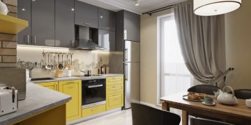 Sárga-szürke konyha, változatos faldekoráció - 81m2-es háromszobás új építésű lakás lakberendezése