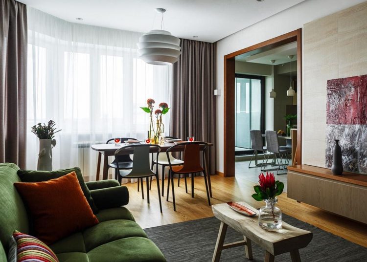 Meleg színek, otthonosan modern, időtálló lakberendezés sok szép fa felülettel - fiatal család 90m2-es, háromszobás lakása