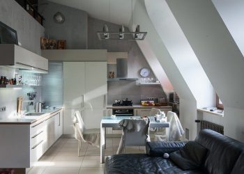 Tetőtéri lakás szép ablakokkal - 97nm belső két szinten