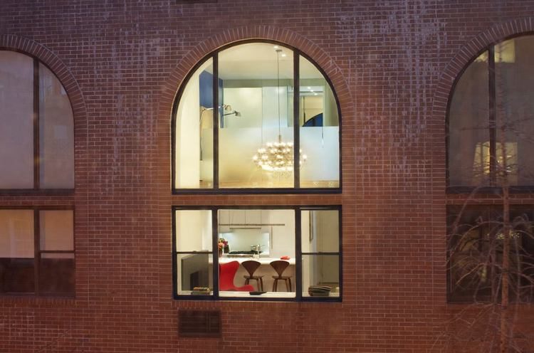 Belső két szint, galéria és egy hatalmas ablak - 62nm