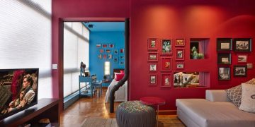 Erős színek, érdekes felületek és minták - egyedi berendezés egy érdekes lakásban