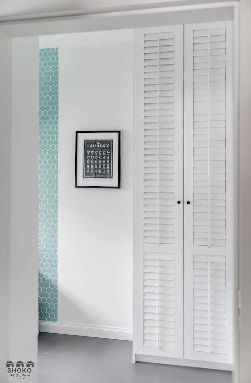 Modern, könnyed, világos közösségi tér - nappali, konyha, étkező - kellemes színekkel, textúrákkal, mintákkal - boho chic