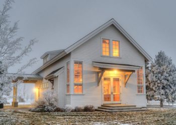 Egy gyönyörű farm a végtelen téli tájban - otthonos, szép belső terekkel