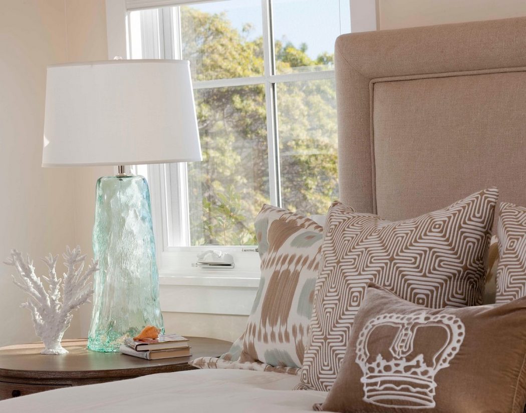 Otthonos ház, remek fedett terasszal, kis kerttel és látványos melléképülettel, kültéri kandallóval