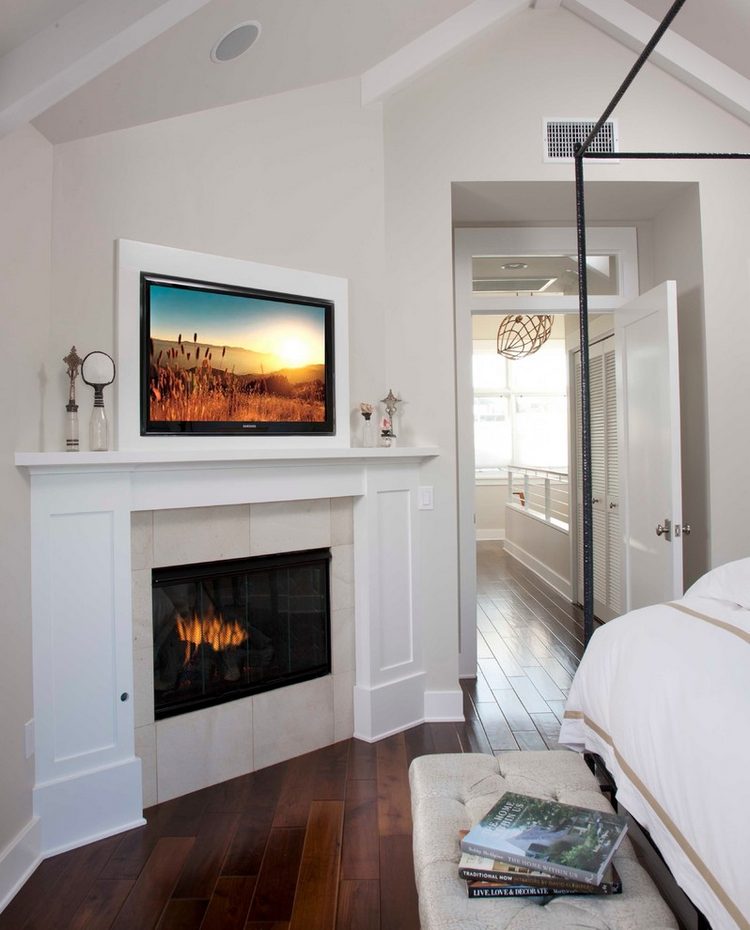 Otthonos ház, remek fedett terasszal, kis kerttel és látványos melléképülettel, kültéri kandallóval