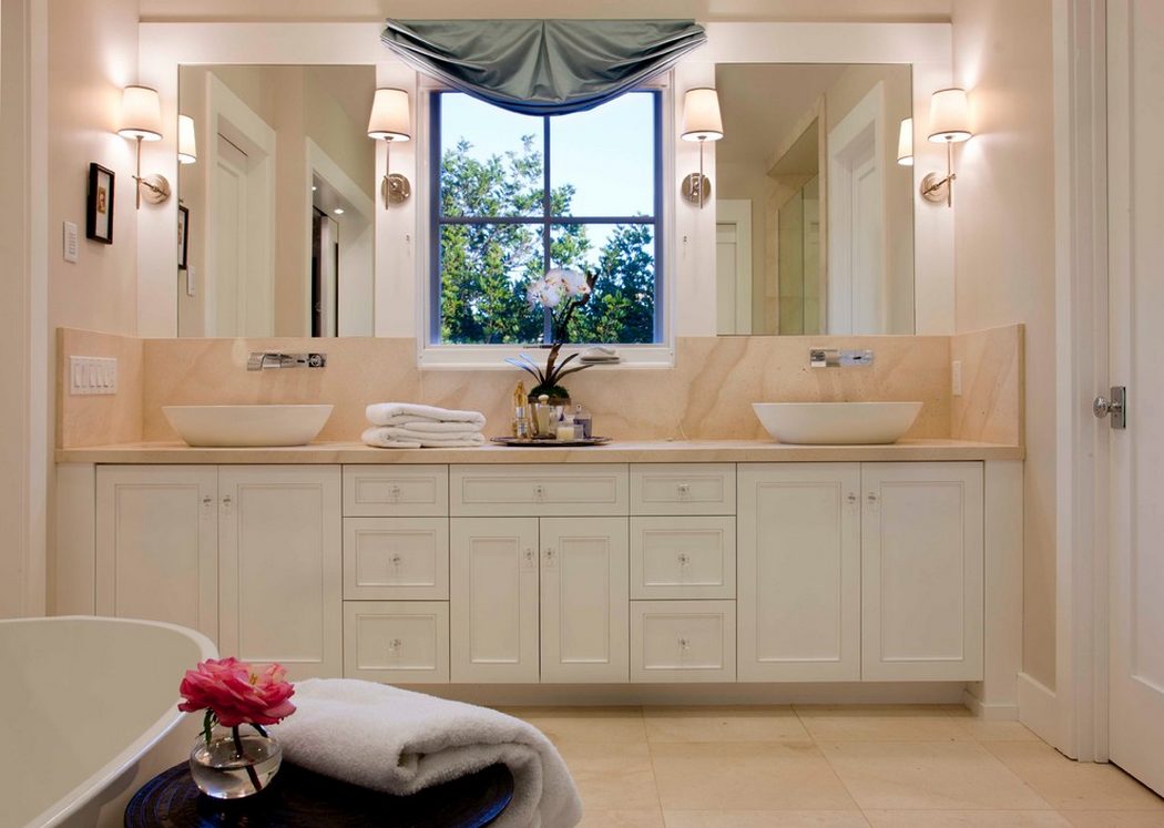 Otthonos ház, remek fedett terasszal, kis kerttel és látványos melléképülettel, kültéri kandallóval