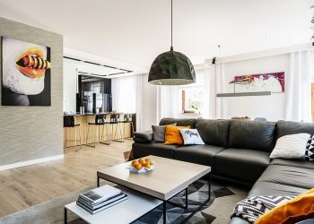 Fekete szín mint látványelem - kontrasztos dekoráció egy modern lakásban