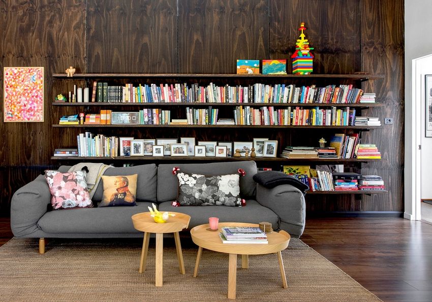 Erdei hétvégi házból állandó otthon - barátságos, kényelmes, eklektikus, érdekes berendezés zöld környezetben