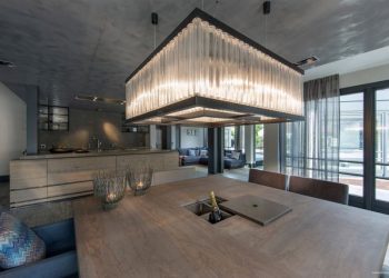 Modern ház, luxus minőségű anyagok, éles vonalak és mégis otthonos hangulat