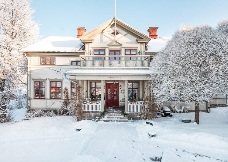 Különleges: egy öreg tóparti ház rengeteg érdekes részlettel és skandináv bájjal