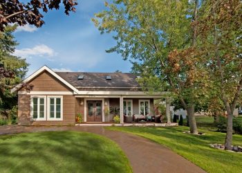 Barátságos kertes ház látványos belső terekkel, modern és vidéki stíluselemekkel