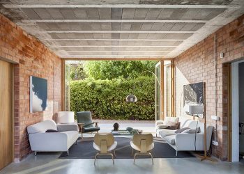 Téglaház - három épülettömb és fedett terasszá alakítható nappalik