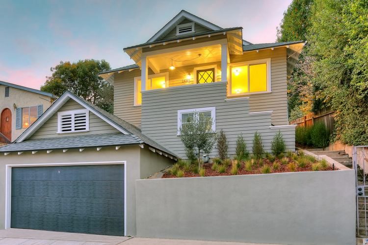 Átépített és korszerűsített kertes családi ház a domboldalban