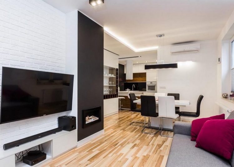 Két másfél szobás lakás frissen berendezve - színek és természetes fa elemek