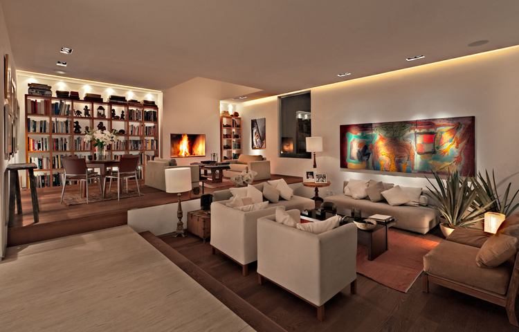 Természetes, meleg fa felületek és világos márvány remek összhangja egy gyönyörű otthonban