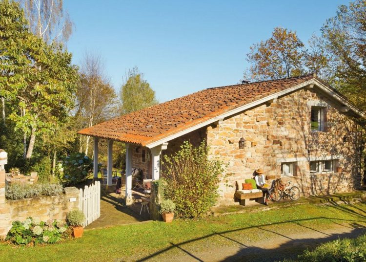 Vidéki kőház a mesékből - rusztikus hangulat idilli környezetben