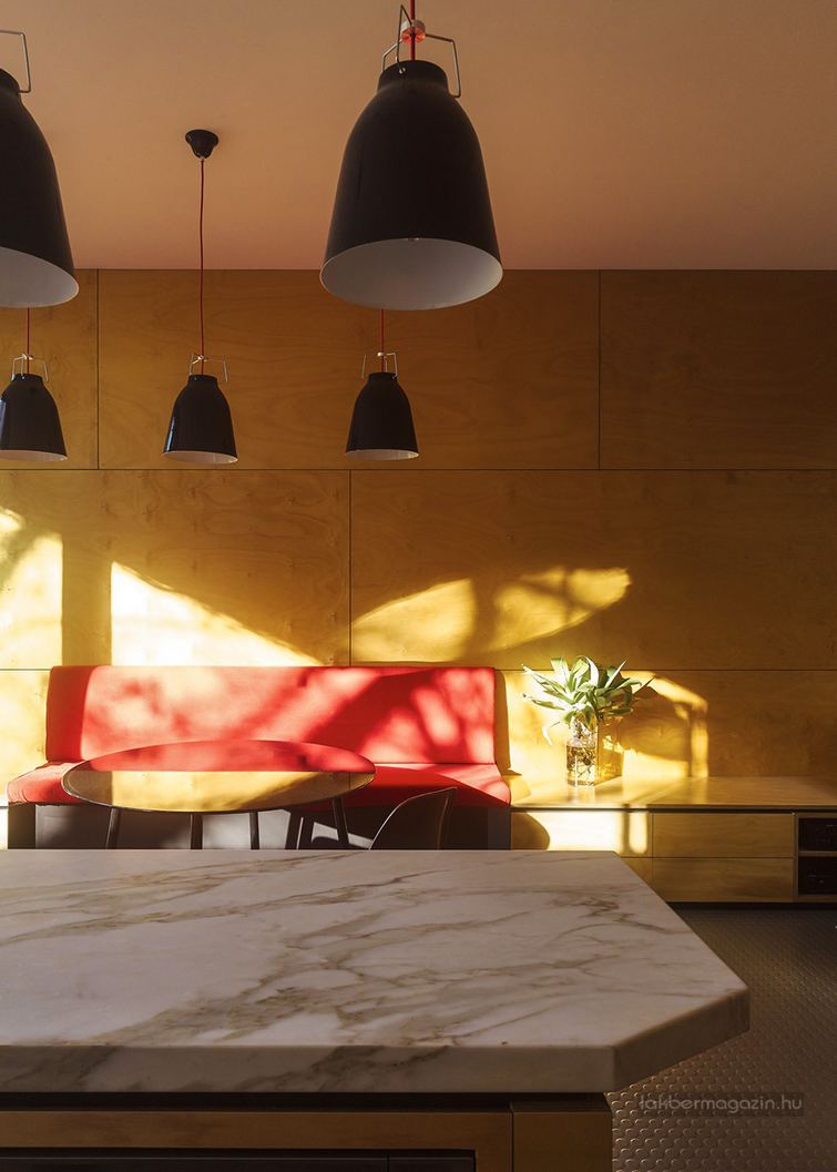 Ház bővítés és felújítás modern stílusban mindössze 4.5 méter szélességben, modern megoldásokkal