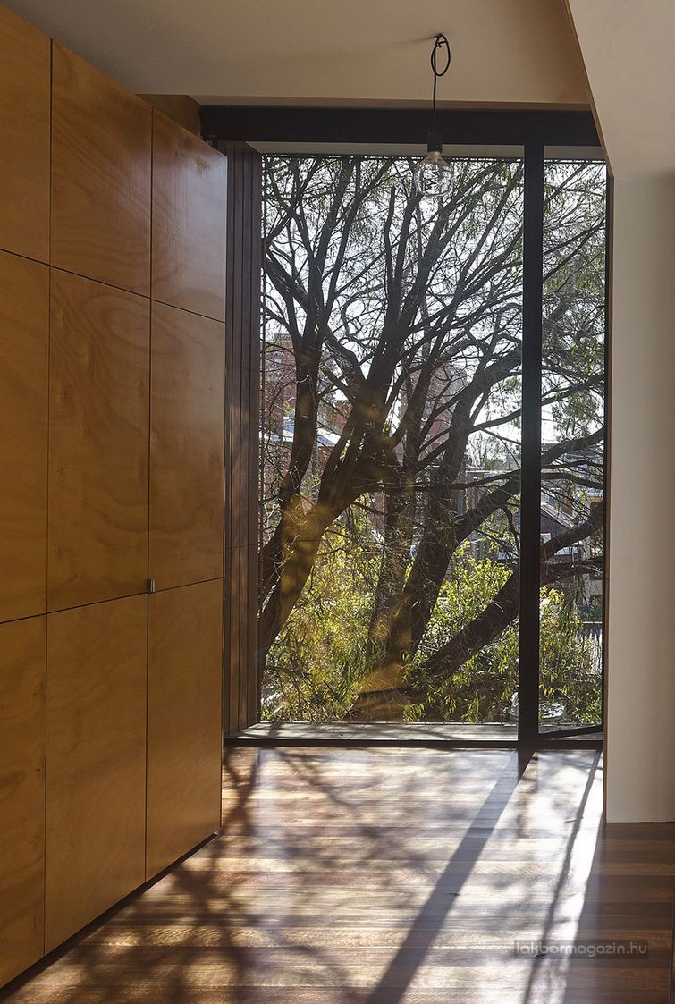 Ház bővítés és felújítás modern stílusban mindössze 4.5 méter szélességben, modern megoldásokkal