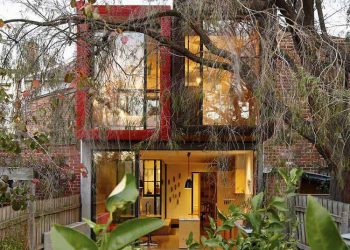 Ház bővítés és felújítás modern stílusban mindössze 4.5 méter szélességben, modern megoldásokkal