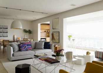 Természetes elegancia, kellemes színek, mészkő padló, tölgyfa elemek, beépített erkély