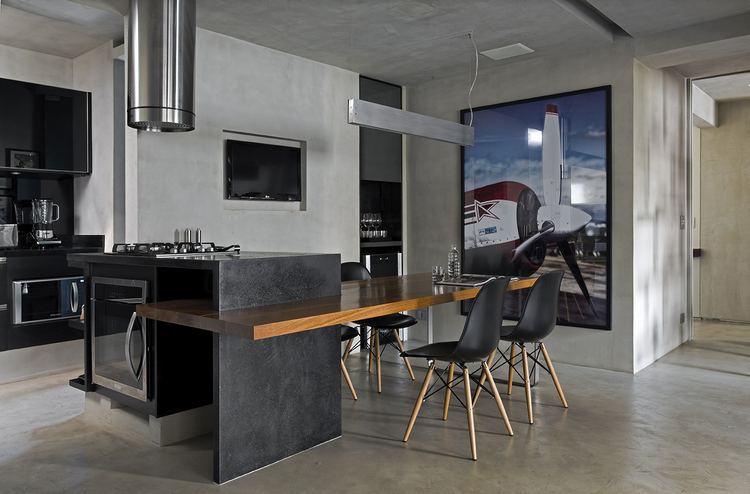 Egy férfi modern lakása - egységes, markáns lakberendezés, szürke cement padló és falak, fa elemek