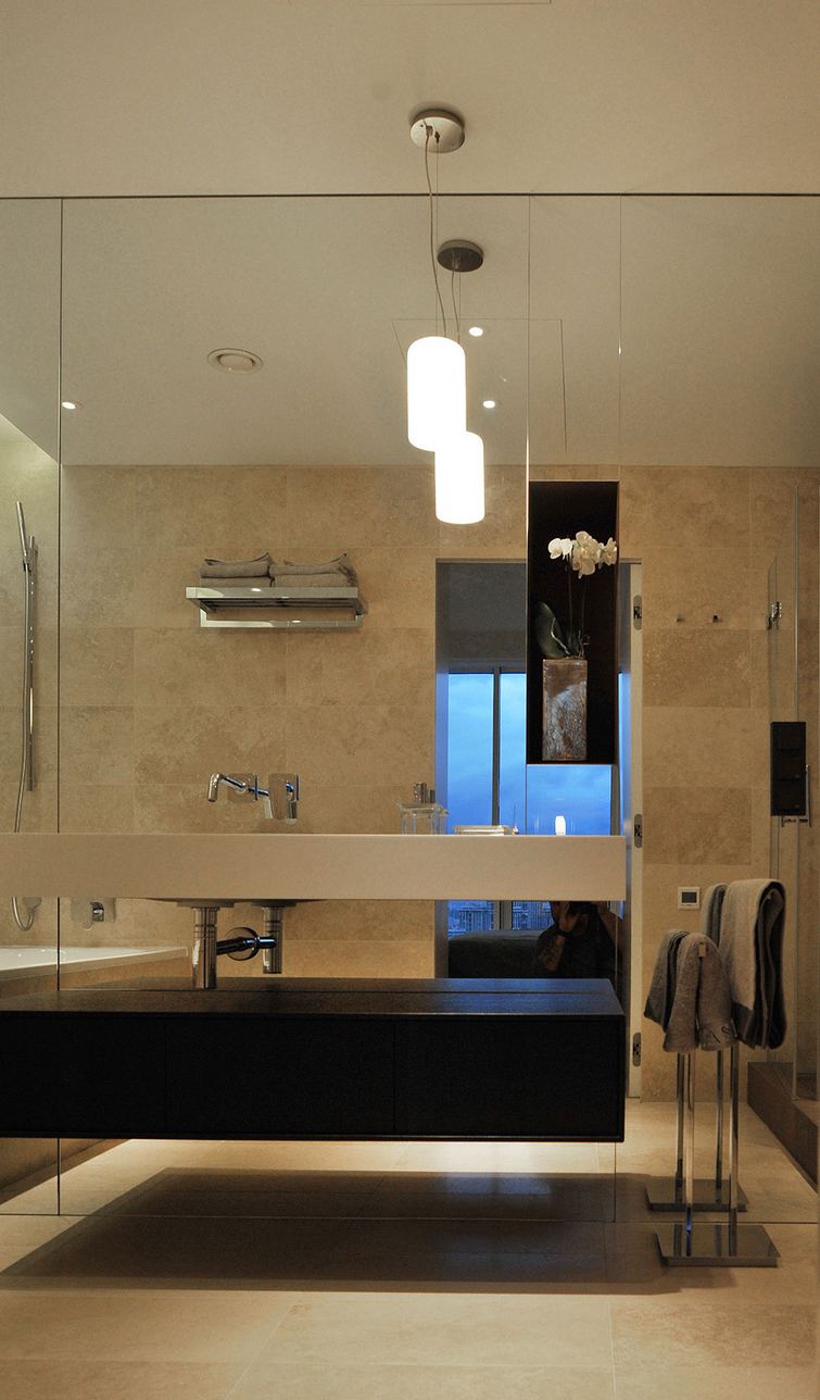 Üvegfal, letisztult lakberendezés és egy látványos nappali fal modern kandallóval - SL*project Üvegfal, letisztult lakberendezés és egy látványos nappali fal modern kandallóval - SL*project