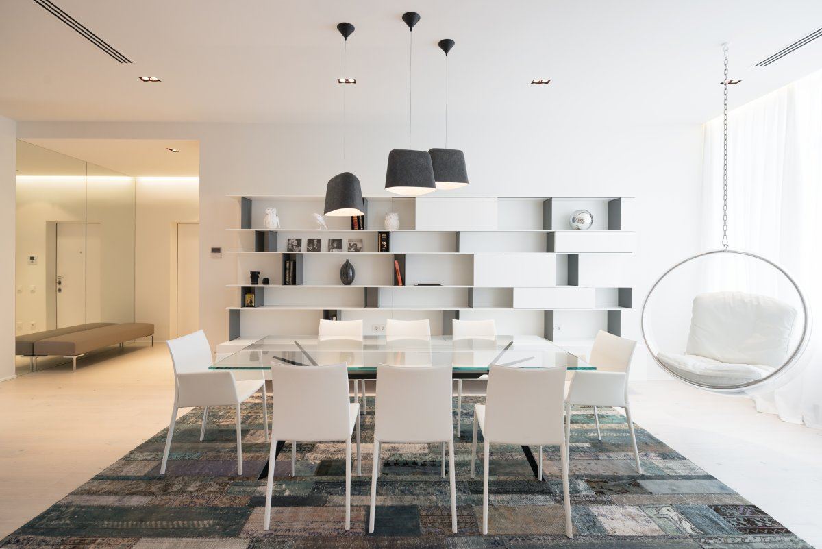 Elegáns lakás, minimál lakberendezés - fa, üveg, világos terek