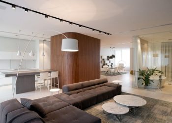 Elegáns lakás, minimál lakberendezés - fa, üveg, világos terek