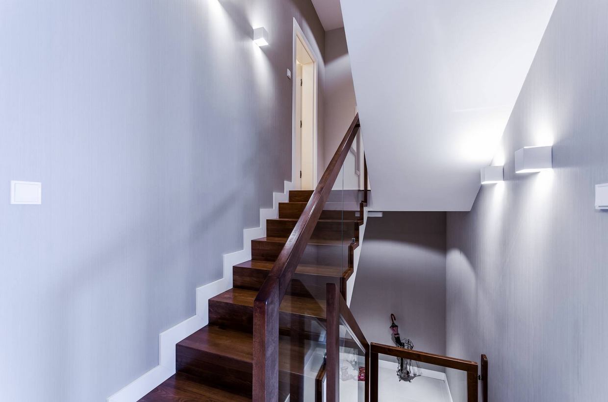 Családi ház modern, világos berendezéssel, hűvös elemek és meleg, természetes fa felületek elegáns kombinációjával - Studio Forma Családi ház modern, világos berendezéssel, hűvös elemek és meleg, természetes fa felületek elegáns kombinációjával - Studio Forma