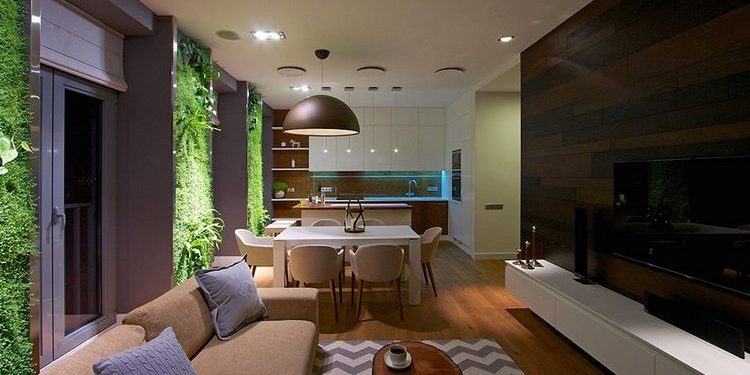 Panoráma, rengeteg ablak és függőleges kertek beltéren - elegáns lakás természetes, minimál stílusban