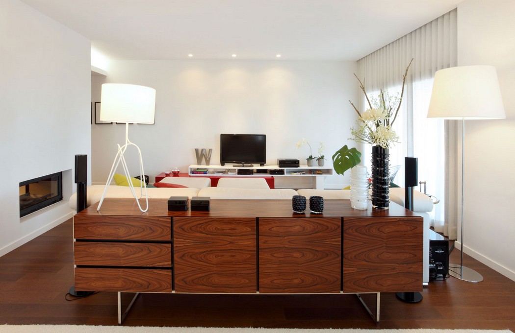 Színes kiegészítők, elegáns és letisztult terek egy szép, friss, stílusos lakásban Színes kiegészítők, elegáns és letisztult terek egy szép, friss, stílusos lakásban