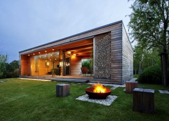 Hétvégi ház Kapuváron - vízparti nyugalom, letisztult egyszerűséggel