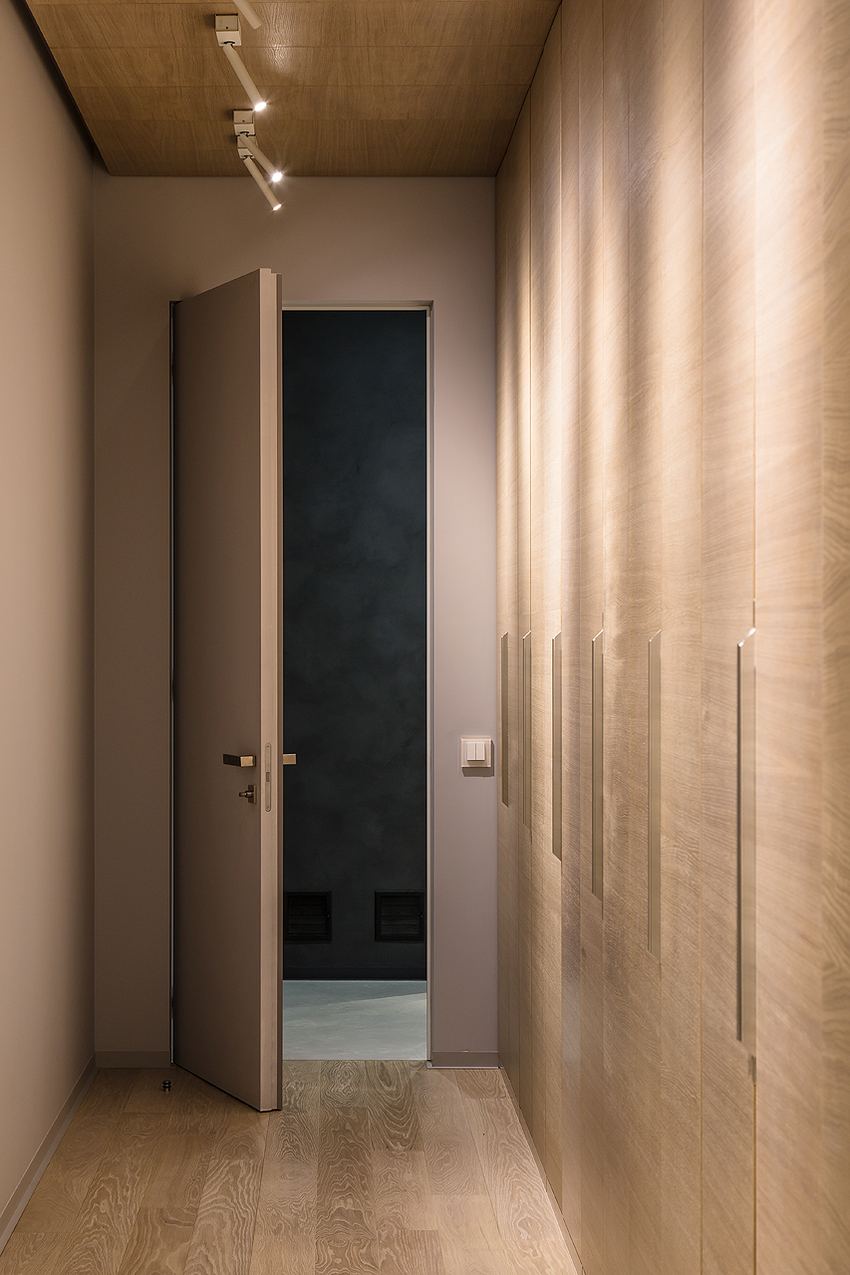 Sárga kanapé mint színes látványelem - modern, letisztult megoldásokkal, természetes anyagokkal berendezett lakás - intarzia nagy falfelületen, komplex textúrák, mikrocement Sárga kanapé mint színes látványelem - modern, letisztult megoldásokkal, természetes anyagokkal berendezett lakás - intarzia nagy falfelületen, komplex textúrák, mikrocement