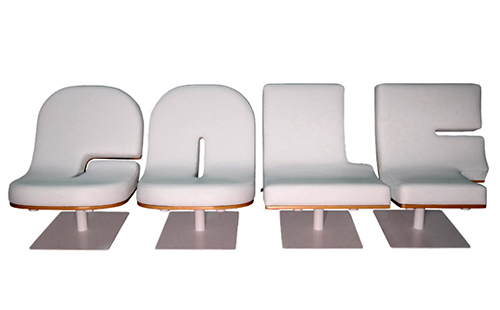 ABC székek és idézőjel lámpák, egyedi lounge bútor