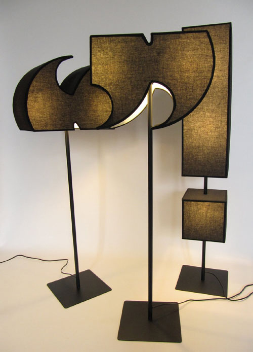 ABC székek és idézőjel lámpák, egyedi lounge bútor