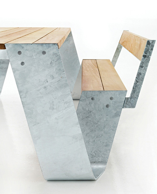 Egyedi kerti asztalok integrált napernyővel Egyedi kerti asztalok integrált napernyővel