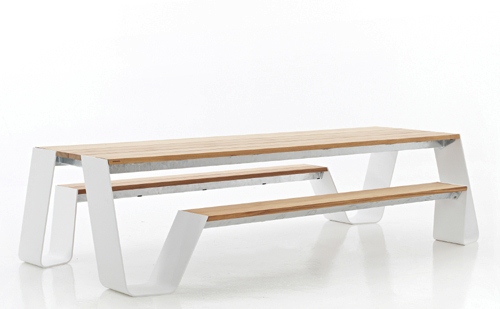 Egyedi kerti asztalok integrált napernyővel Egyedi kerti asztalok integrált napernyővel