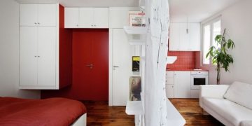 25nm-es kis lakás piros és fehér dekorációval - mini élettér stílusosan 1
