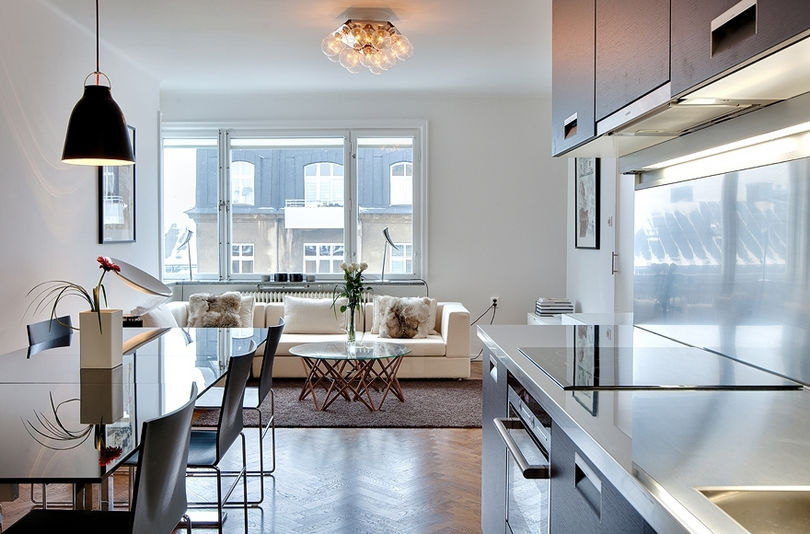 49nm-es elegáns lakás drámai fekete konyhával 2