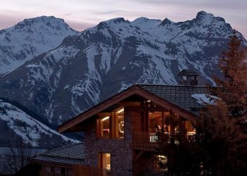 Alpesi síház, tradicionális épület modern belső terekkel - chalet beranger by noe duchaufour lawrance