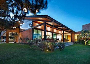 A napfényben fürdő Casa do Sol - modern ház a természetes fényre tájolva 1