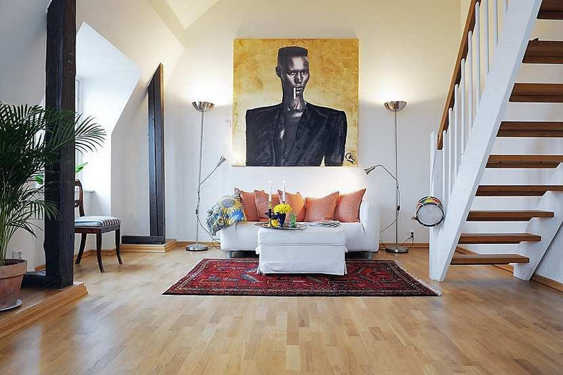 Grace Jones a nappaliban - tágas 45nm galériás lakás 2 Grace Jones a nappaliban - tágas 45nm galériás lakás 2