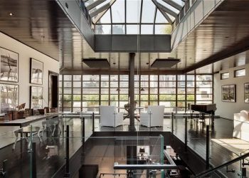 Háromszintes penthouse loft lakás gyönyörű terekkel