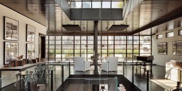 Háromszintes penthouse loft lakás gyönyörű terekkel