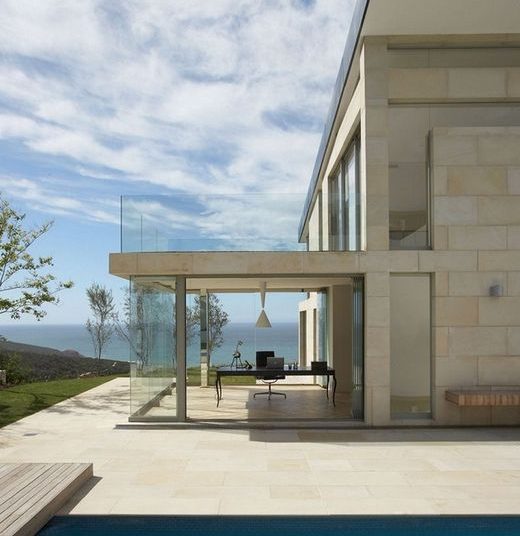 Homokkő és üveg ékszerdoboz - elegáns, modern ház a köves tengerparton | Garden Route, Dél Afrika 1